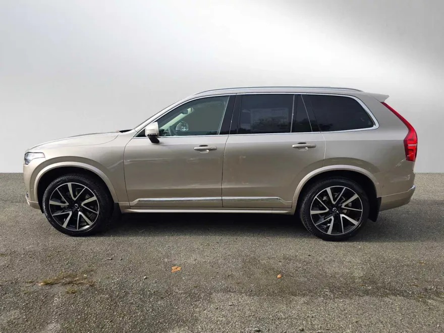 2025 Volvo XC90 Plus photo 2