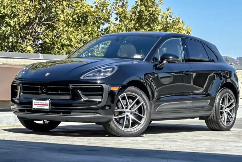 2024 Porsche Macan T photo 1