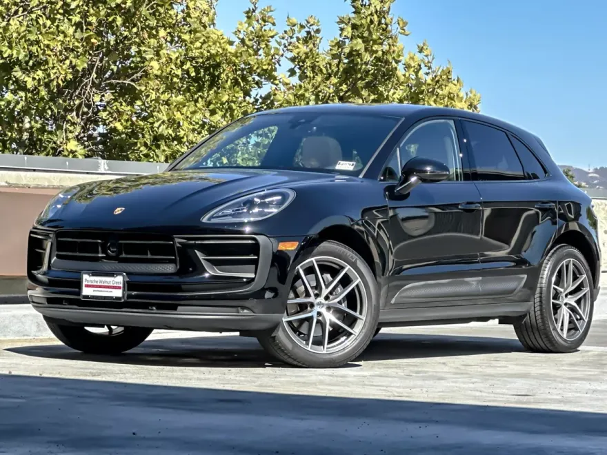 2024 Porsche Macan T photo 1