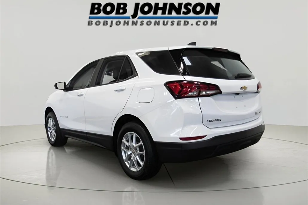 2023 Chevrolet Equinox LS photo 1