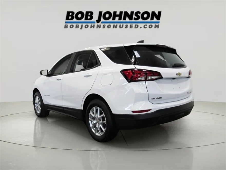 2023 Chevrolet Equinox LS photo 1