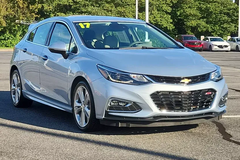 2017 Chevrolet Cruze Premier photo 1