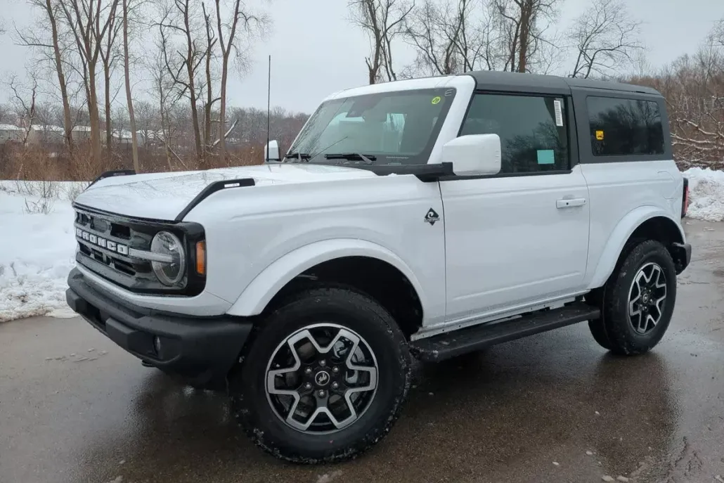 2023 Ford Bronco Outer Banks photo 1