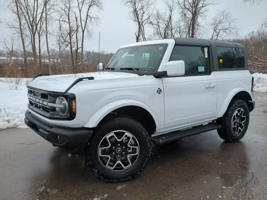 2023 Ford Bronco Outer Banks photo 1