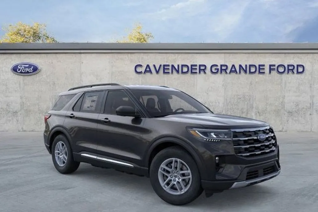 2025 Ford Explorer photo 1