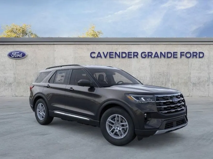 2025 Ford Explorer photo 1