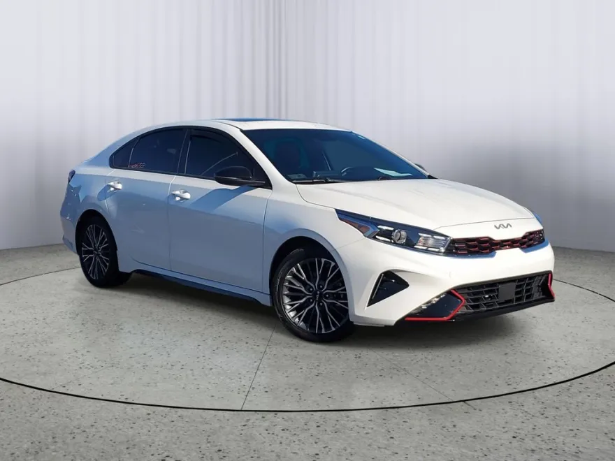 2024 Kia Forte GT-Line photo 1