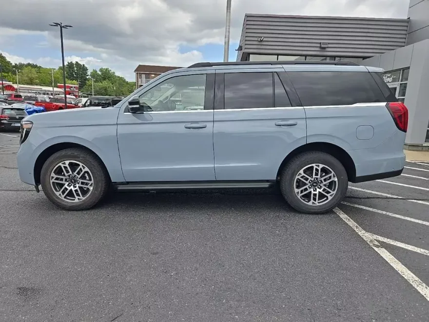 2025 Ford Expedition photo 1