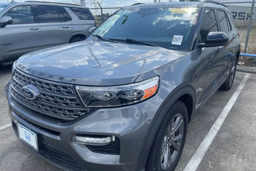 2022 Ford Explorer XLT photo 1