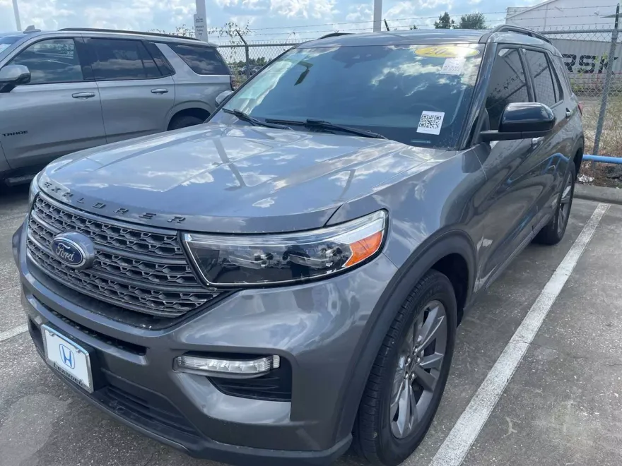 2022 Ford Explorer XLT photo 1