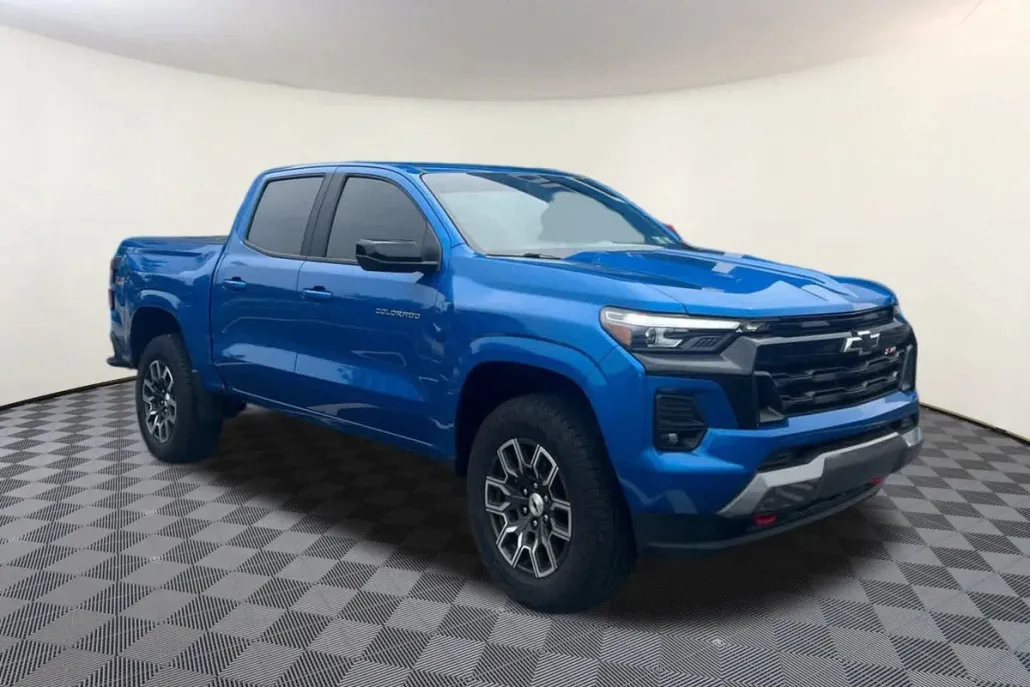 2023 Chevrolet Colorado Z71 photo 1