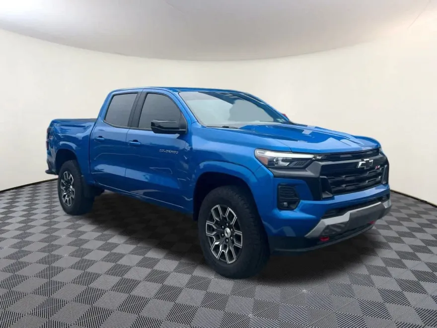 2023 Chevrolet Colorado Z71 photo 1