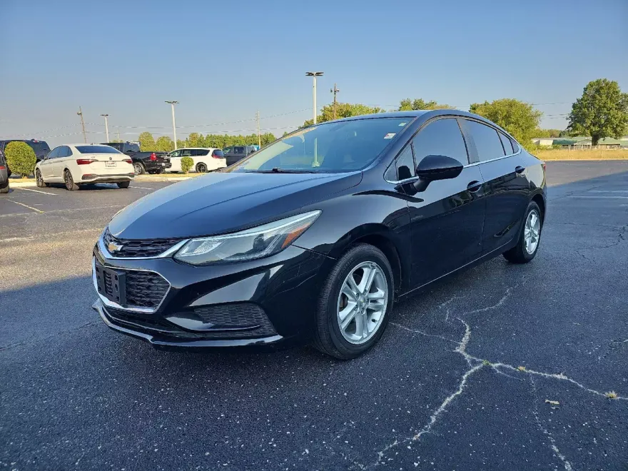 2018 Chevrolet Cruze LT photo 1