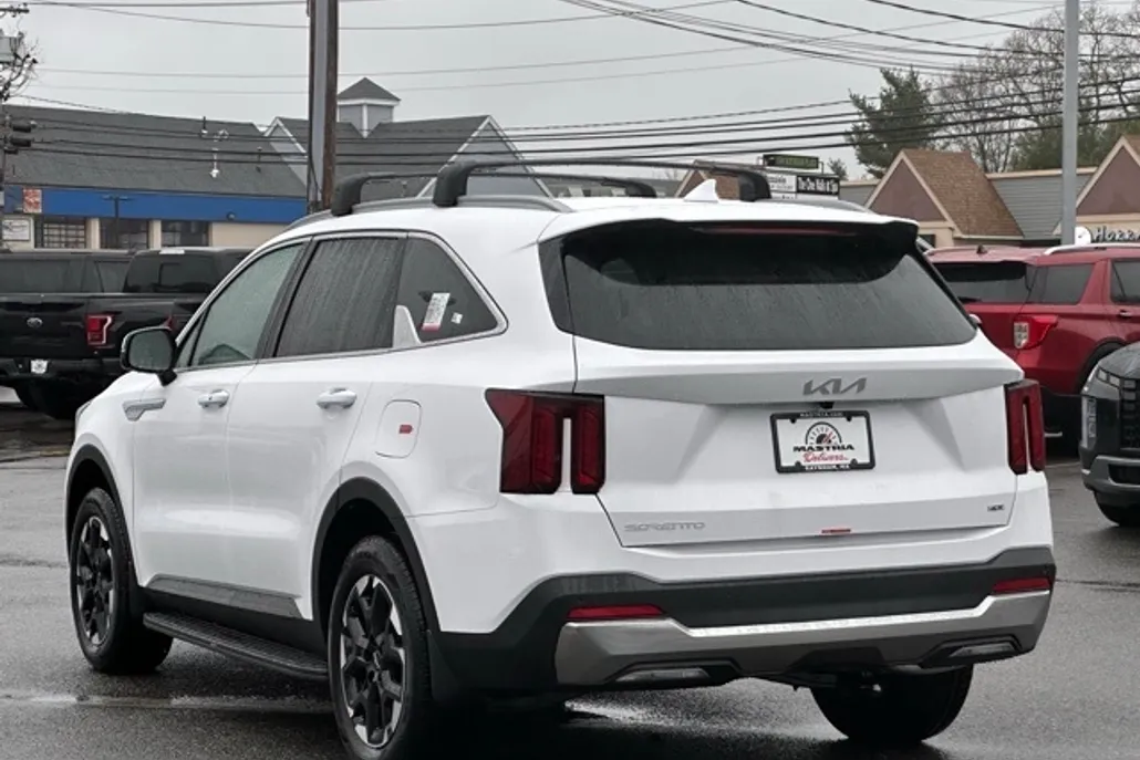2025 Kia Sorento S photo 1
