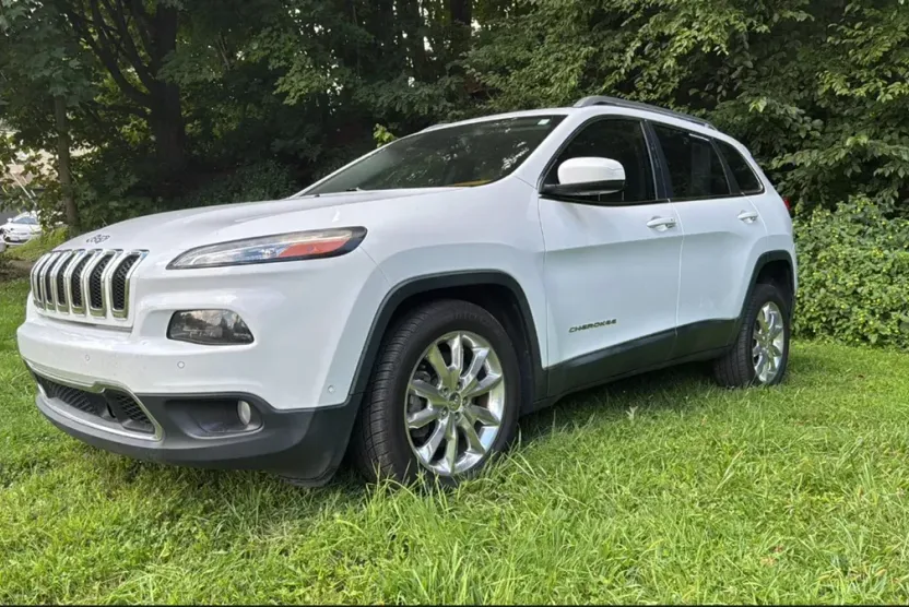 2015 Jeep Cherokee Limited Sport photo 1