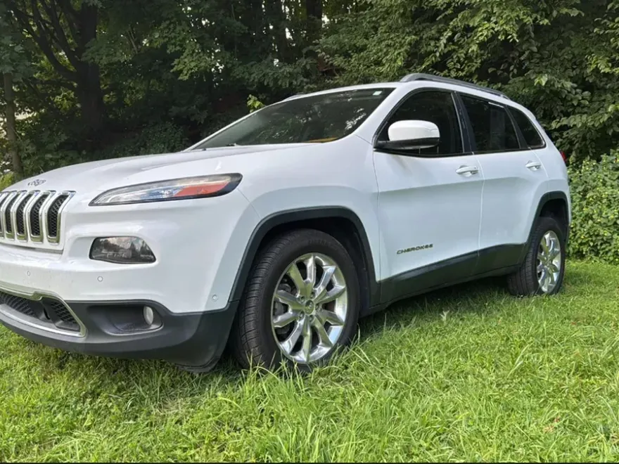 2015 Jeep Cherokee Limited Sport photo 1