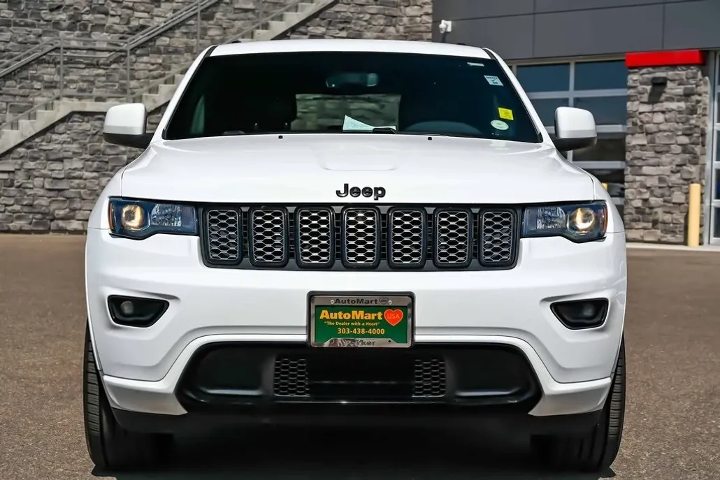 2022 Jeep Cherokee Laredo photo 1