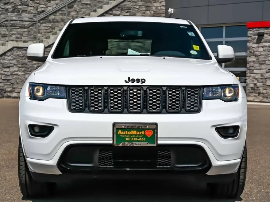 2022 Jeep Cherokee Laredo photo 1