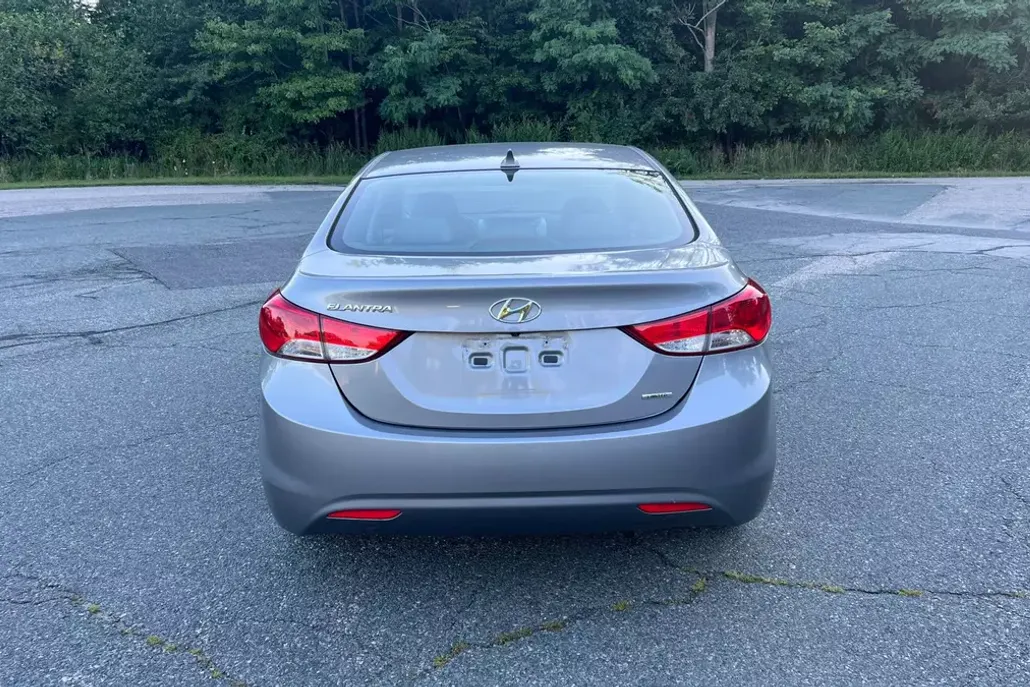 2011 Hyundai Elantra Limited photo 1
