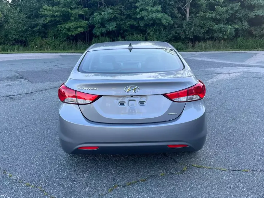 2011 Hyundai Elantra Limited photo 1