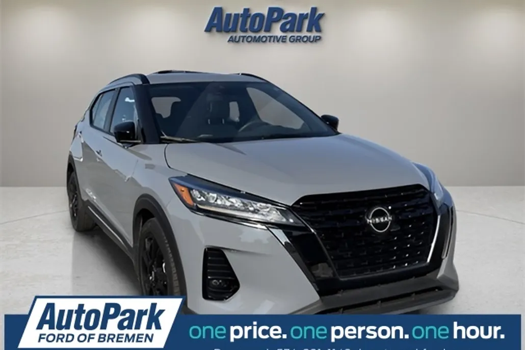 2023 Nissan Kicks SR photo 1
