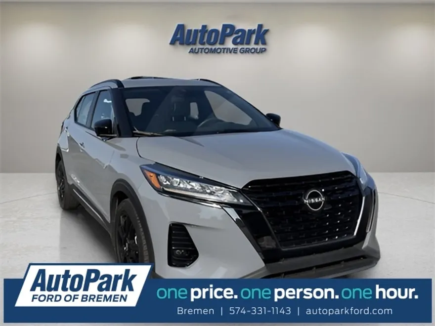 2023 Nissan Kicks SR photo 1
