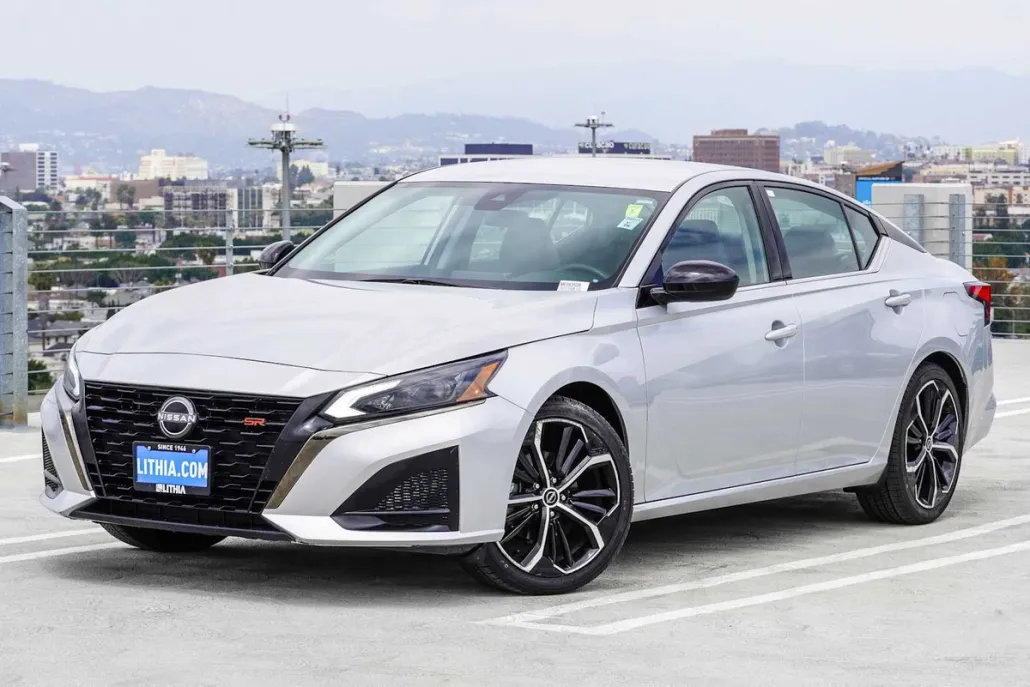2023 Nissan Altima 2.5 SR photo 1