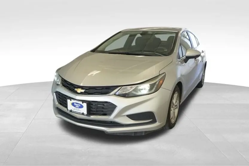 2018 Chevrolet Cruze LT photo 1