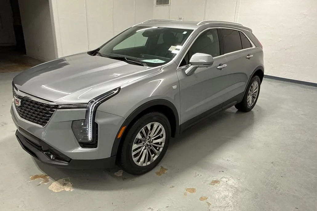 2025 Cadillac XT4 Premium Luxury photo 1