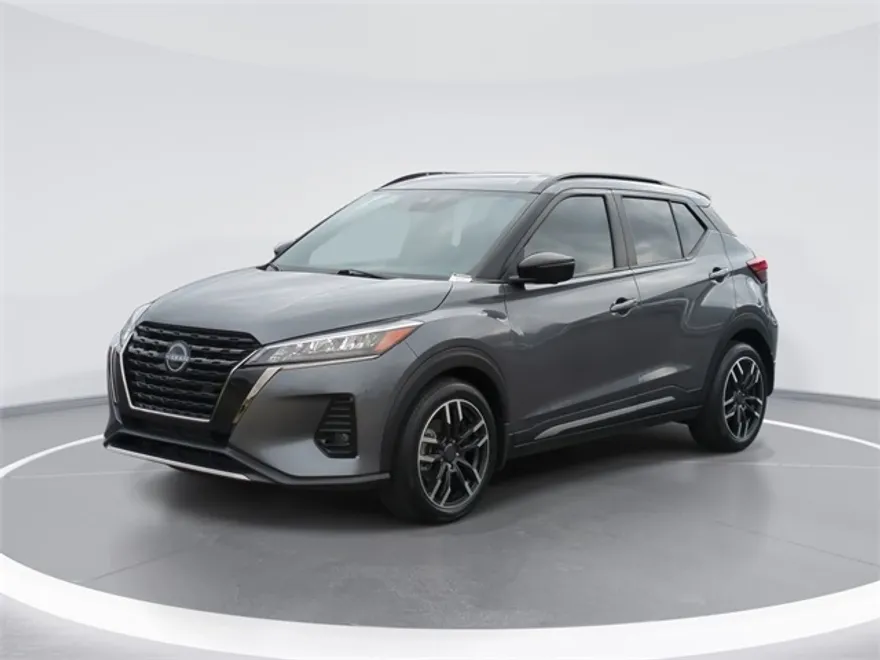 2023 Nissan Kicks SR photo 1