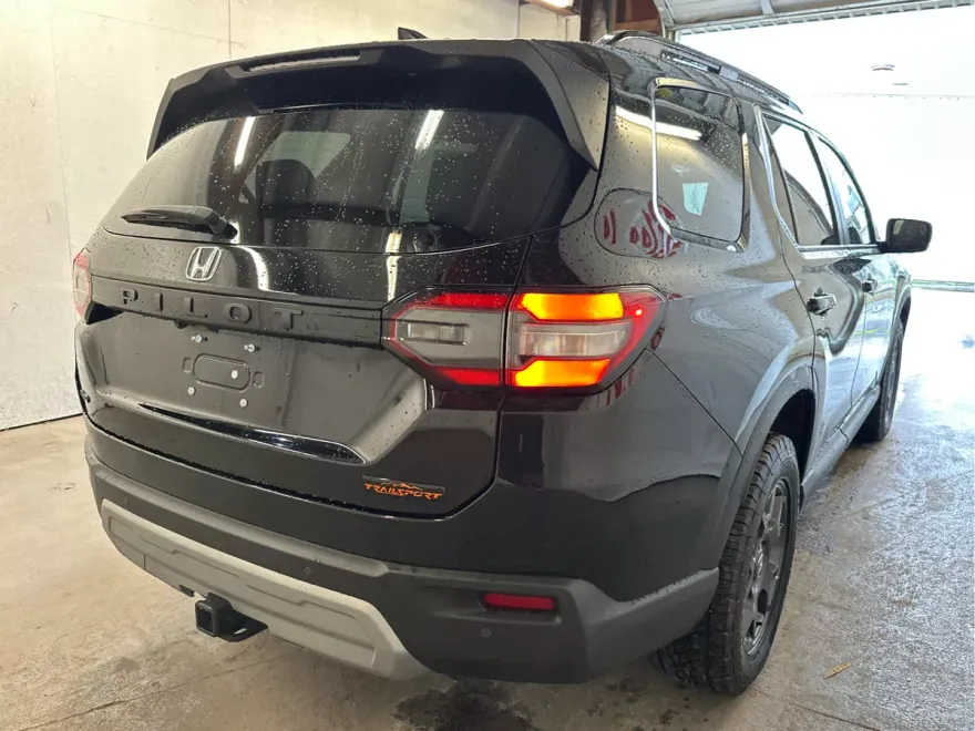 2025 Honda Pilot TrailSport photo 1