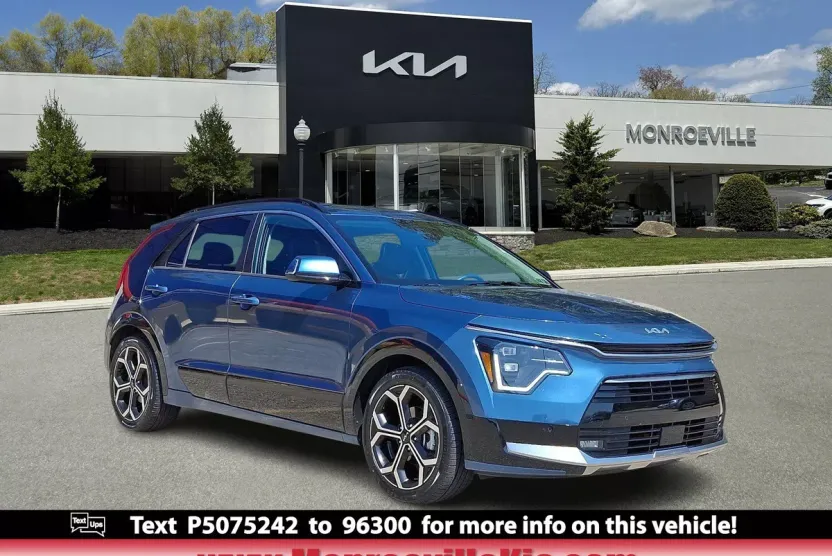 2023 Kia Niro Plug-In Hybrid SX Touring photo 1
