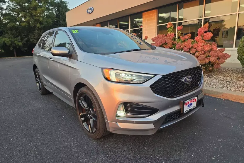 2022 Ford Edge ST photo 1