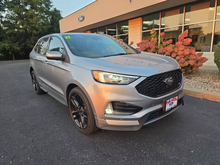 2022 Ford Edge ST photo 1