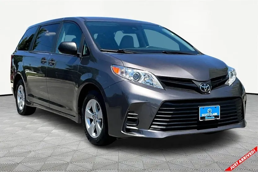 2020 Toyota Sienna L photo 1