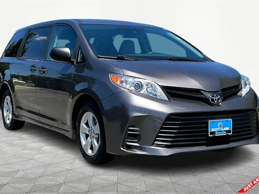 2020 Toyota Sienna L photo 1