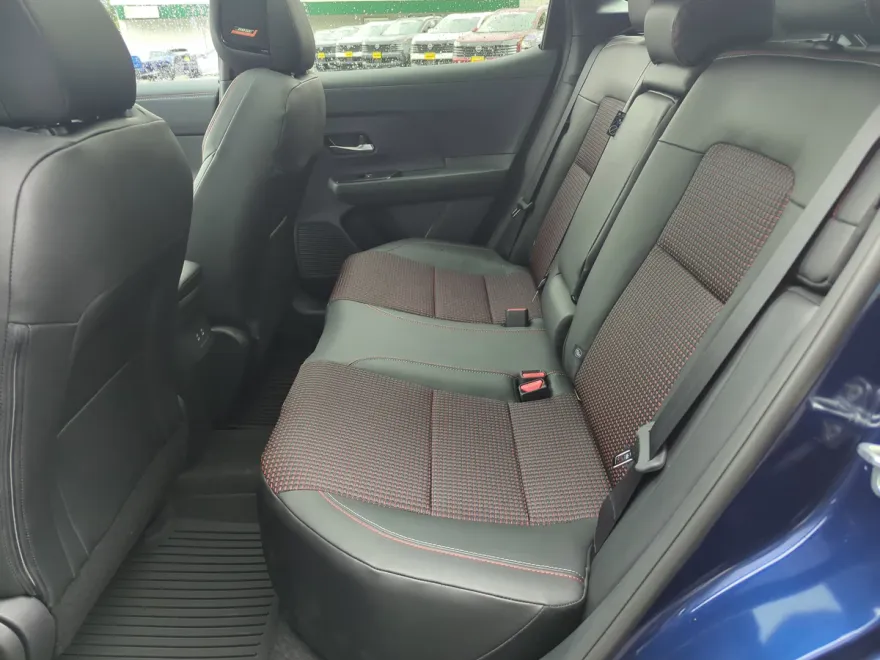 2026 Nissan Kicks SR photo 1