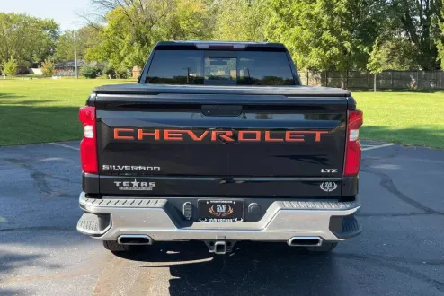 2019 Chevrolet Silverado 1500 LTZ photo 3