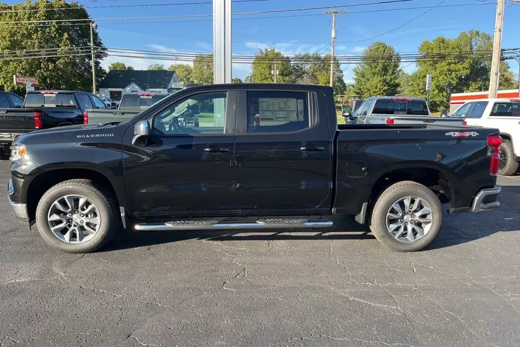 2026 Chevrolet Silverado 1500 LT photo 1