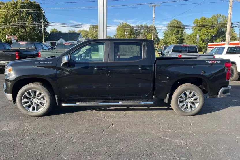 2026 Chevrolet Silverado 1500 LT photo 1