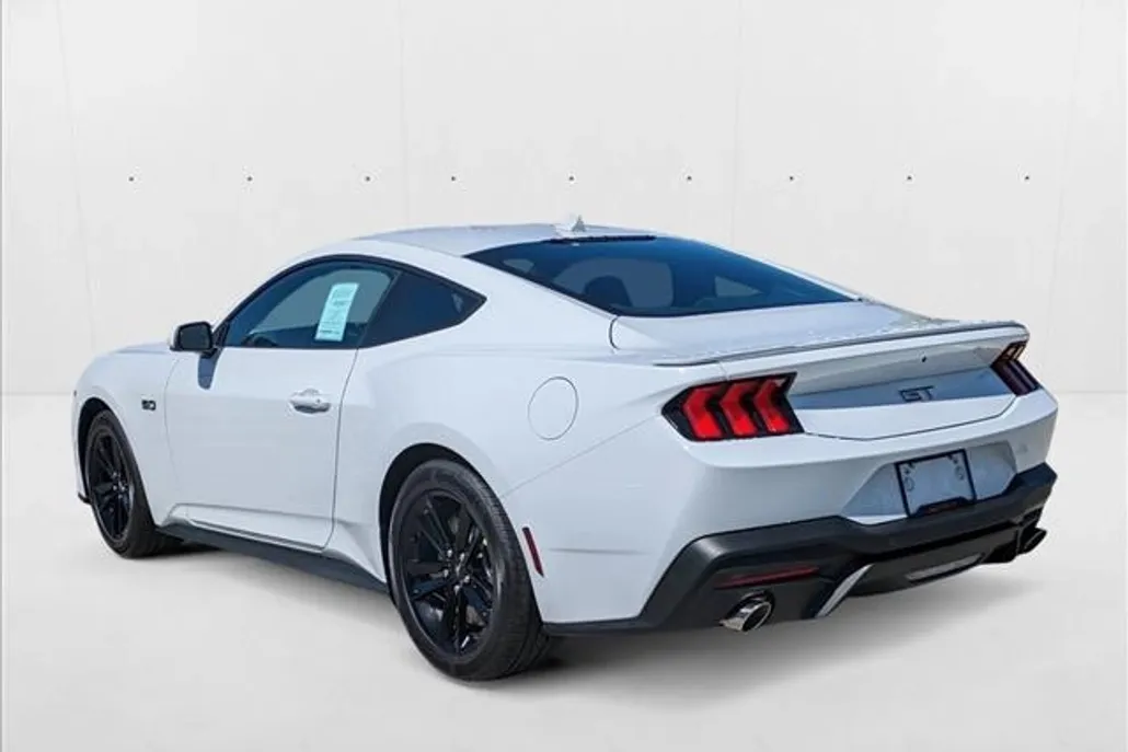 2025 Ford Mustang GT photo 1