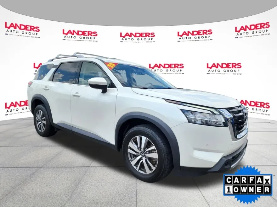 2023 Nissan Pathfinder SL photo 1