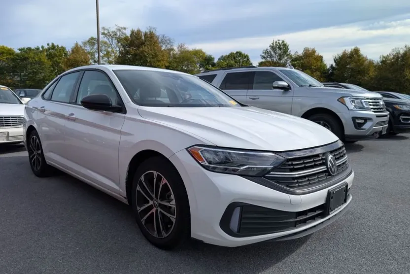 2023 Volkswagen Jetta Sport photo 1