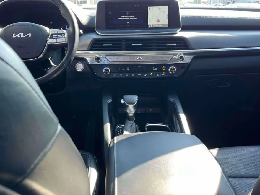 2022 Kia Telluride LX photo 1