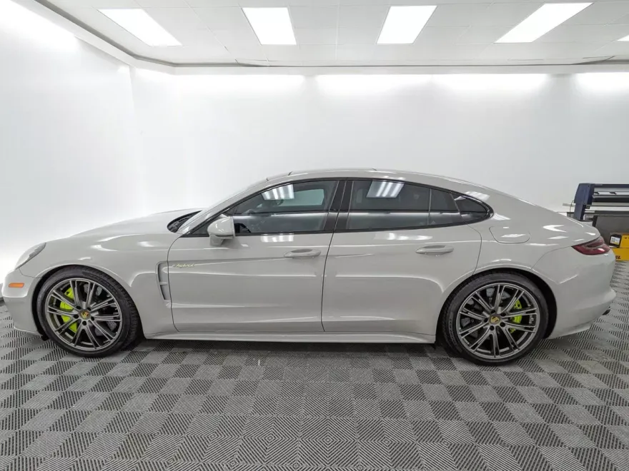 2020 Porsche Panamera Turbo S E-Hybrid photo 1