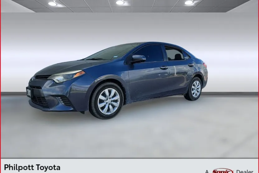 2016 Toyota Corolla LE photo 1