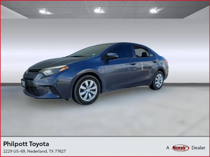 2016 Toyota Corolla LE photo 1