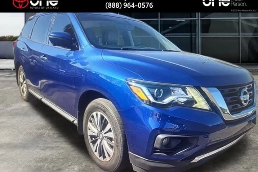 2018 Nissan Pathfinder SL photo 1