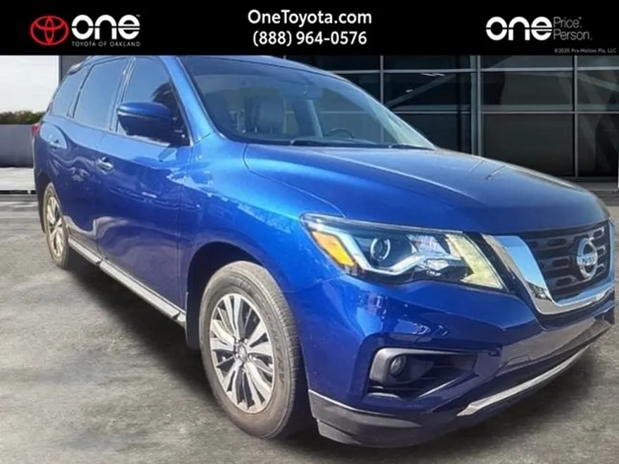 2018 Nissan Pathfinder SL photo 1