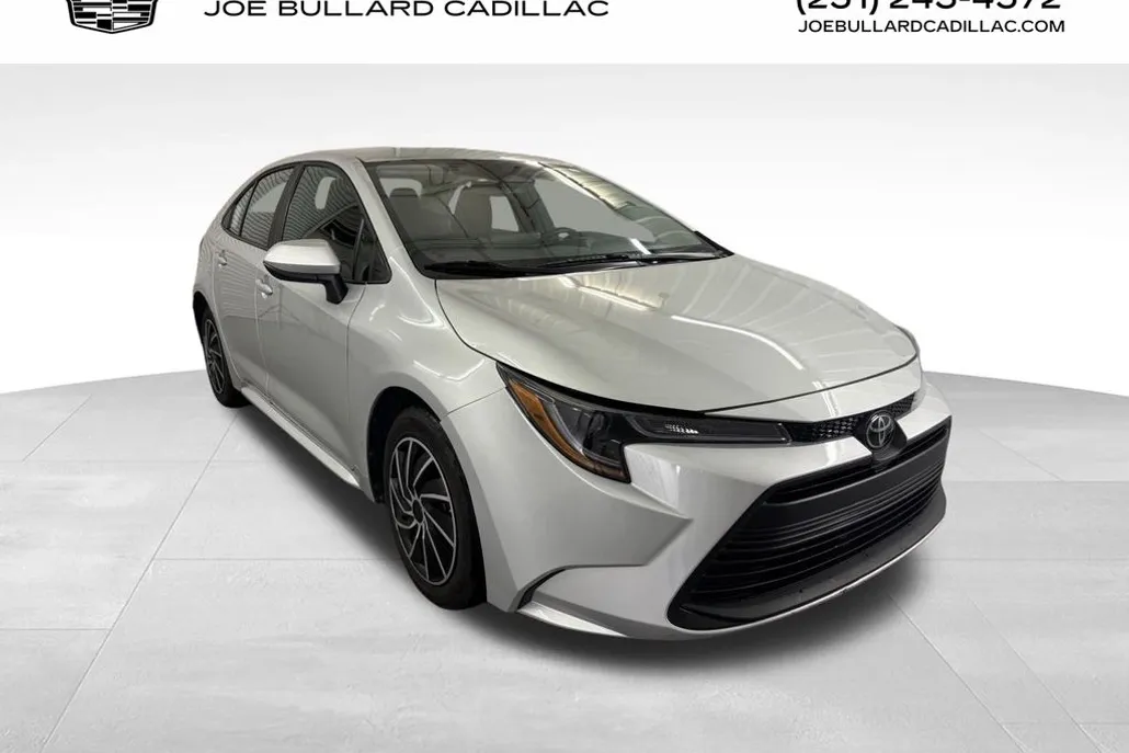 2024 Toyota Corolla LE photo 1
